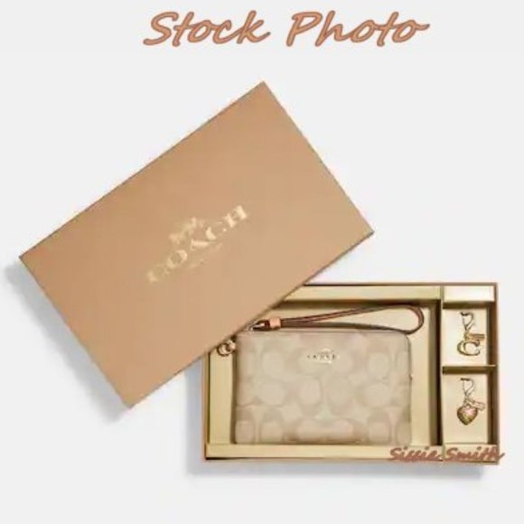 Coach Gift Boxed Corner Zip Wristlet in Signature Canvas - Picture 5 of 6